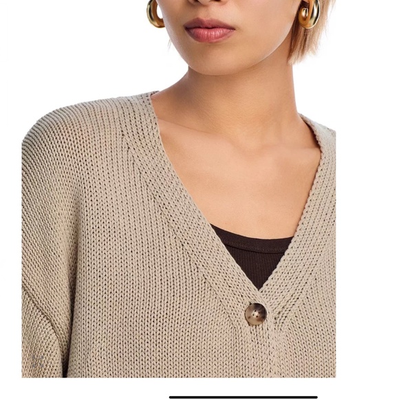 AQUA Classic Timeless V-Neck Cardigan – Medium – NWT - Picture 5 of 6